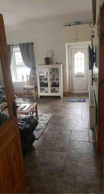 Cheerful 3 Bedroom Country Farm House Ennis Eksteriør billede