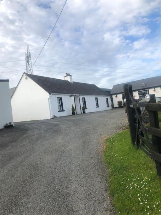 Cheerful 3 Bedroom Country Farm House Ennis Eksteriør billede